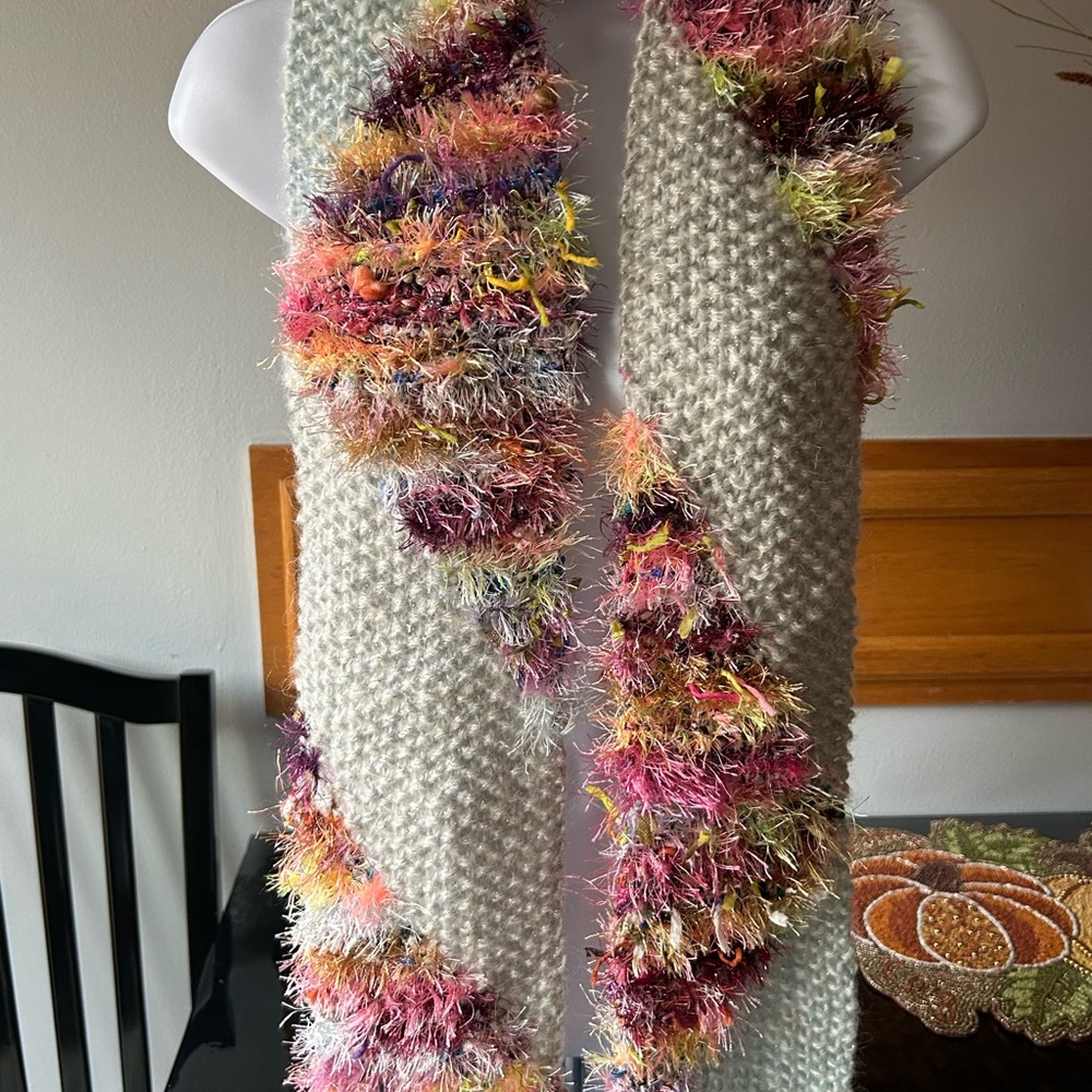 Elegant Textured Knit Scarf with Multicolor Accents
